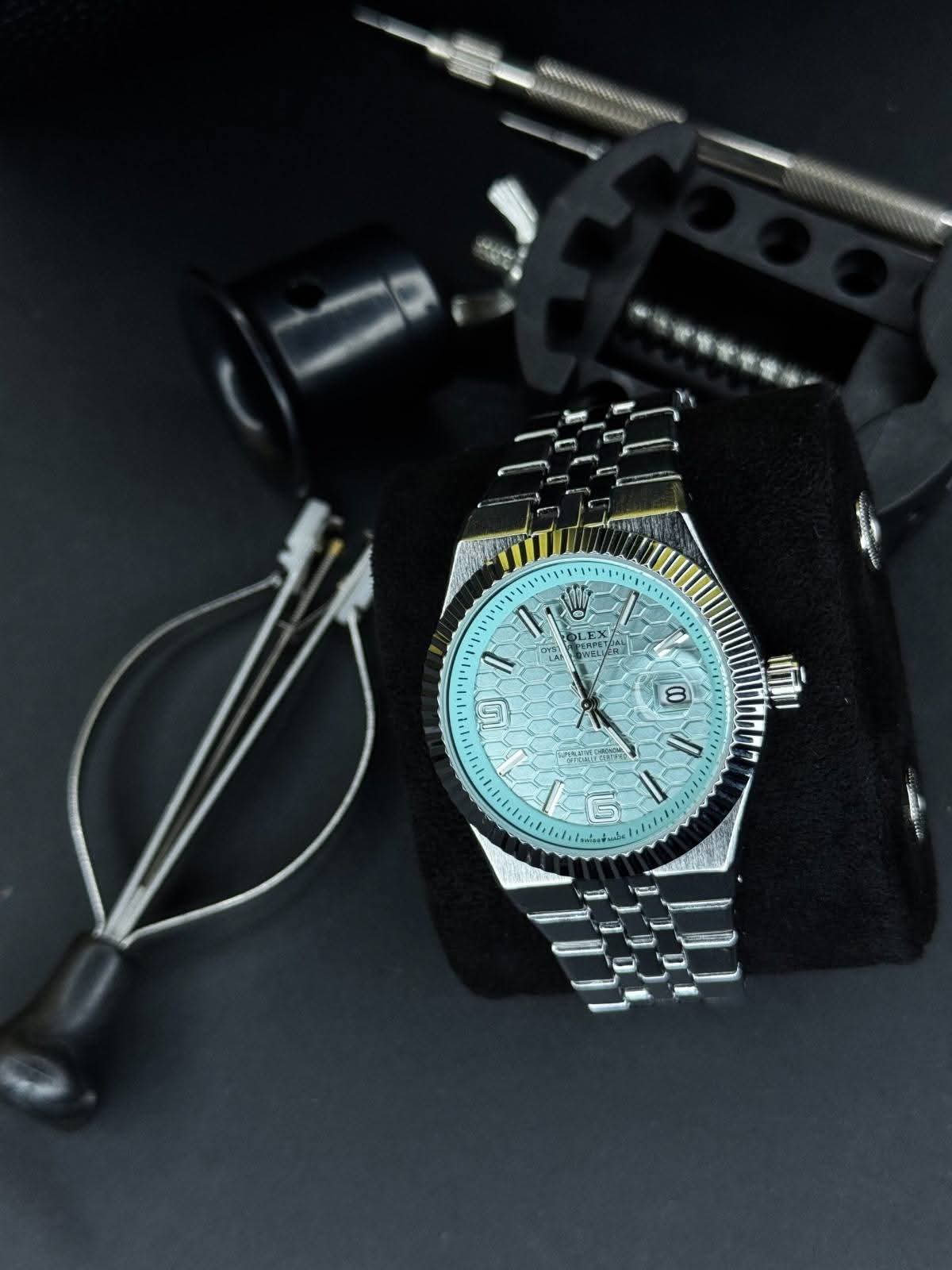 Luxury Men’s Two-Tone Stainless Steel Watch – Gold & Silver
